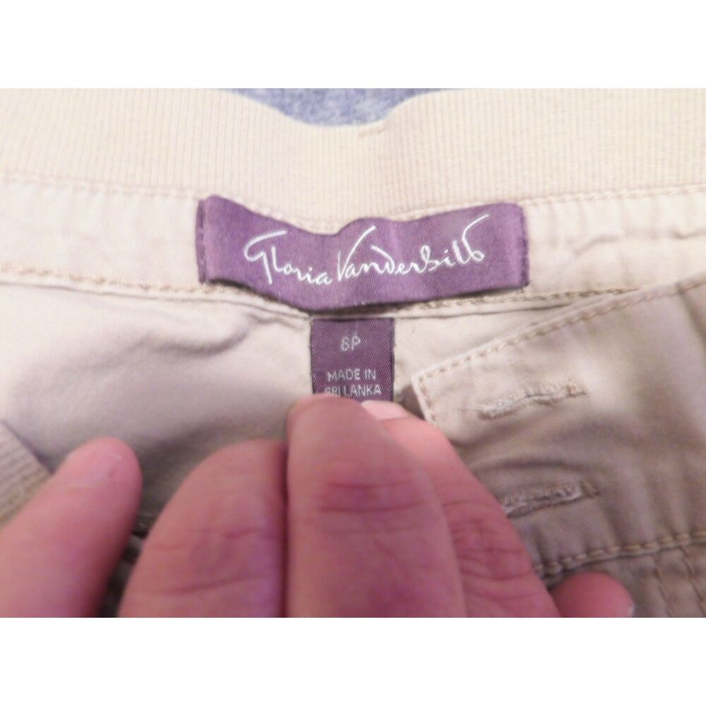 Gloria Vanderbuilt sz 8p Tan Capris 6  pockets 2 button zip closure